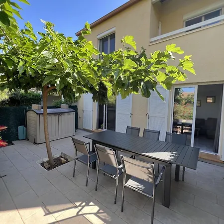 Holiday home Grande 3 Ch Avec Piscine, Terrasse, Garage - Proche